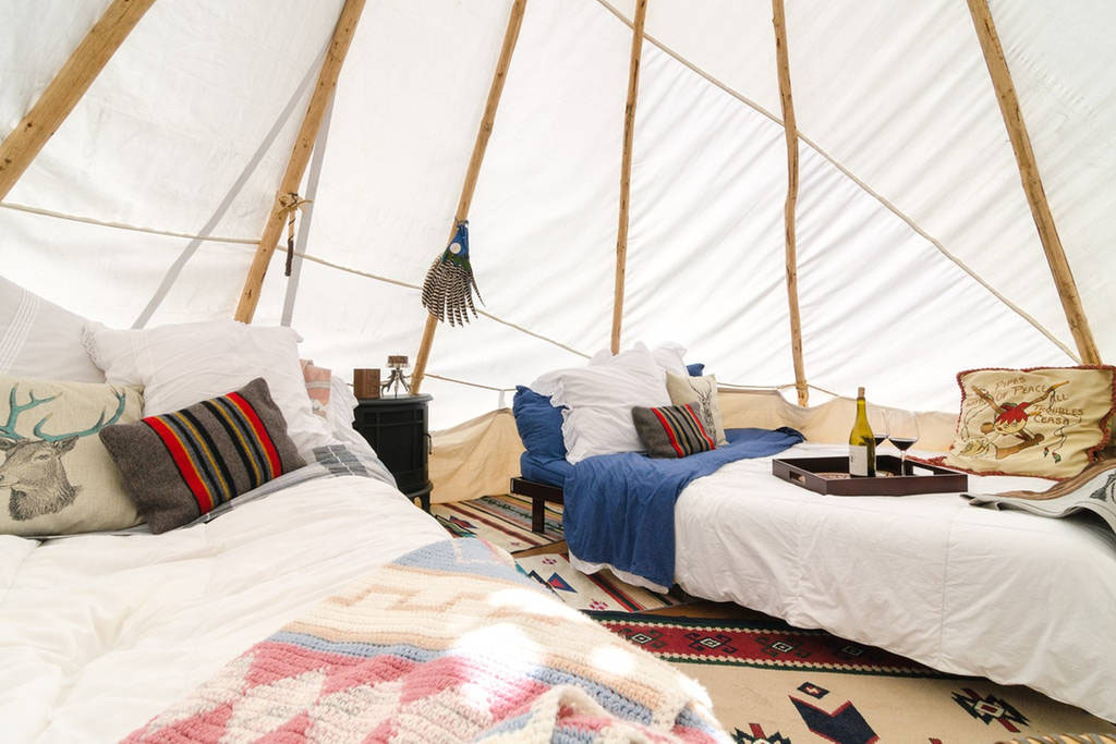 Rustic and authentic furnishings for a travel back in time